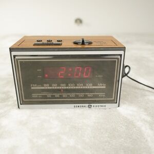 GE General Electric Vintage Alarm Clock Radio AM/FM Model 7-4620F Tested Working